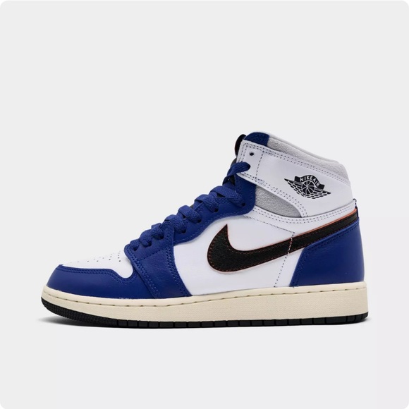 BIG KIDS' AIR JORDAN RETRO 1 HIGH OG CASUAL SHOES - Picture 1 of 9
